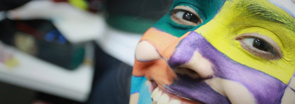 Body Painting, grabado y Pintura al desnudo en carrera de Diseño Gráfico